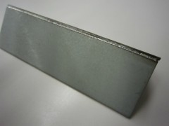 ボンデ鋼板のレーザー溶接 ハンドトーチ型レーザー溶接機 レーザ加工 切断や穴あけ 溶接等の相談なら レーザ加工なび