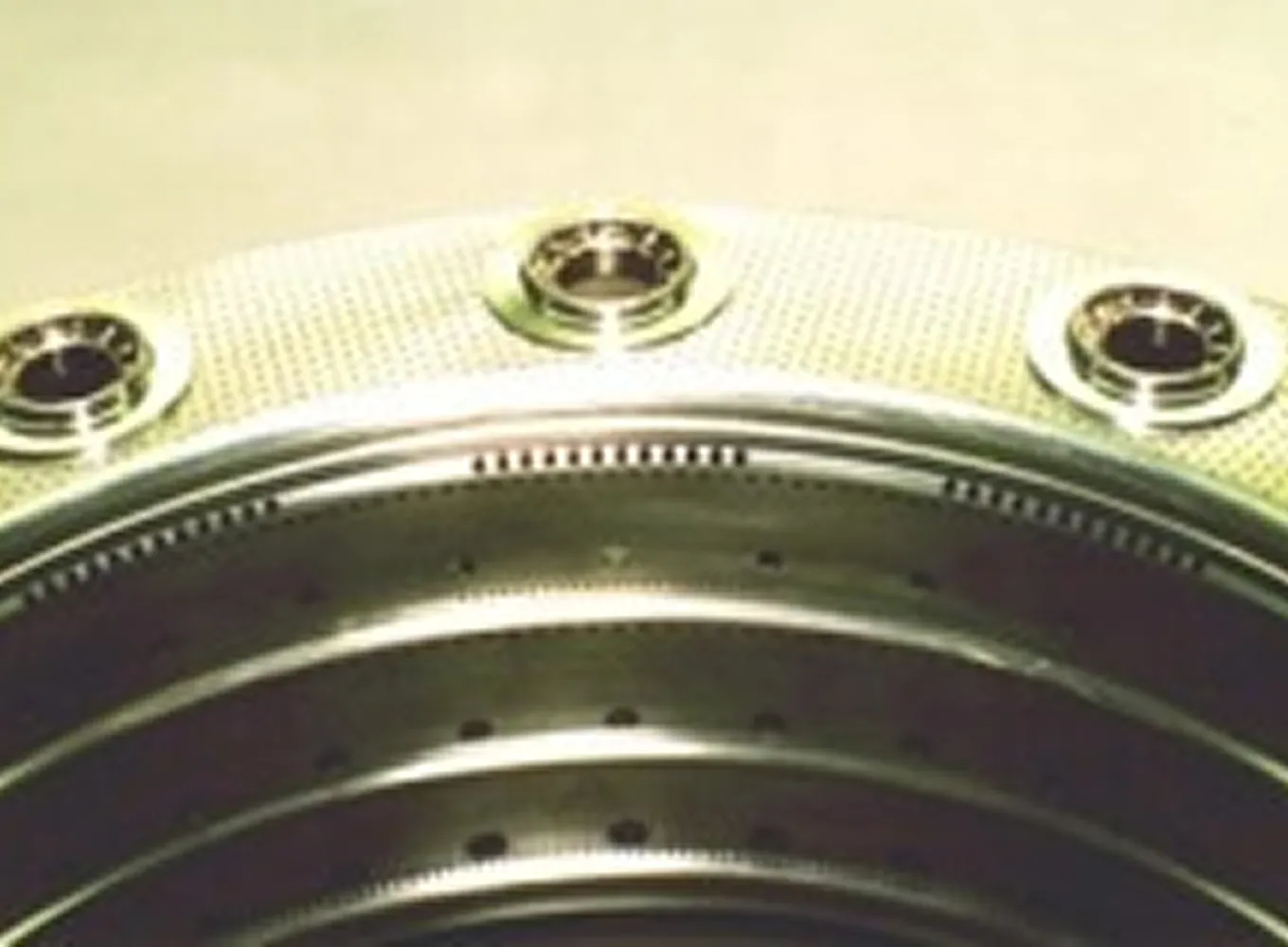 燃焼器部品（耐熱合金）への孔（穴）加工